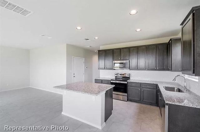 307 Insider LOOP, Elgin, TX 78621