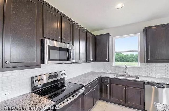 307 Insider LOOP, Elgin, TX 78621