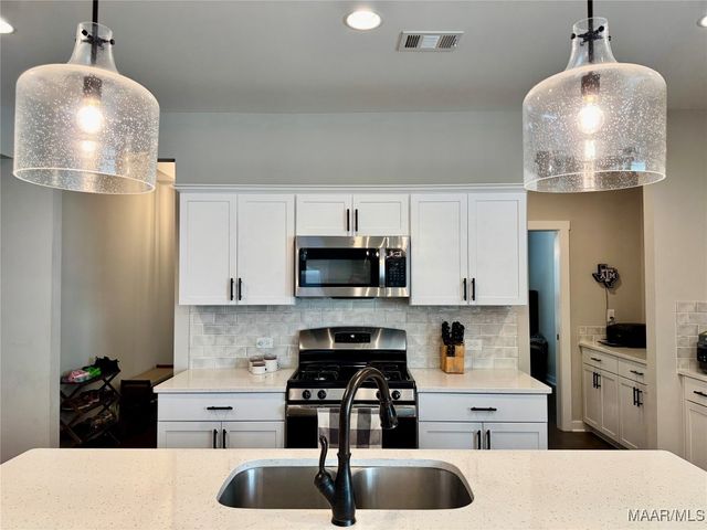 275 Hedgefield Drive, Prattville, AL 36066