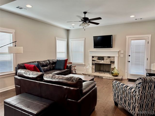 275 Hedgefield Drive, Prattville, AL 36066