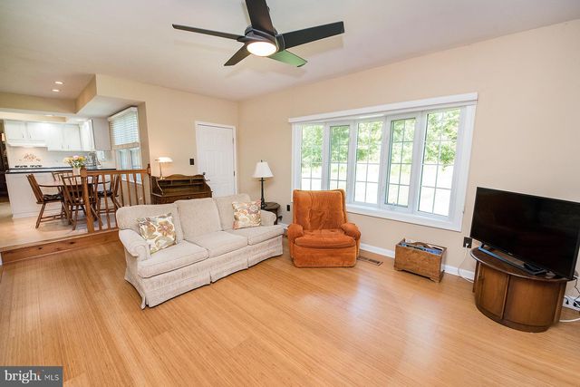 49 LOPATCONG DR, Ewing, NJ 08638