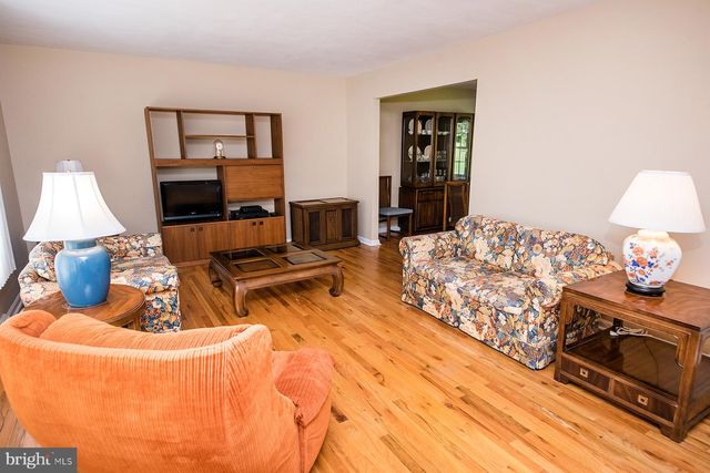 49 LOPATCONG DR, Ewing, NJ 08638