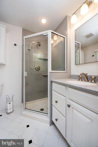 49 LOPATCONG DR, Ewing, NJ 08638