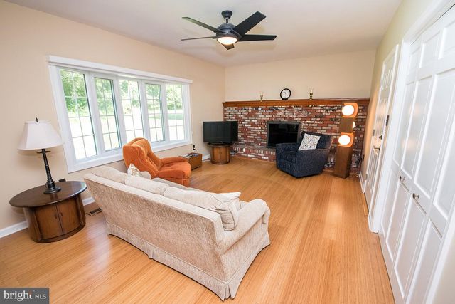 49 LOPATCONG DR, Ewing, NJ 08638