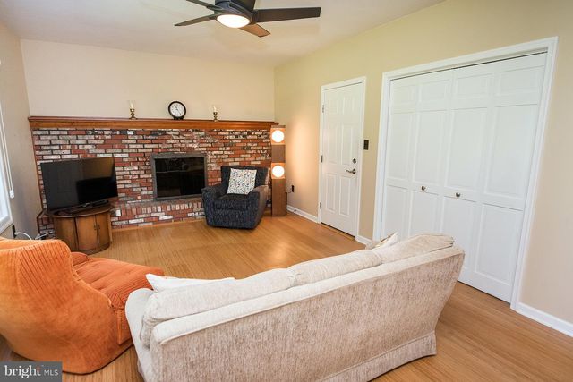 49 LOPATCONG DR, Ewing, NJ 08638
