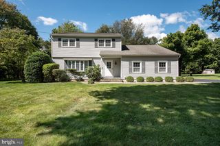 49 LOPATCONG DR, Ewing, NJ 08638