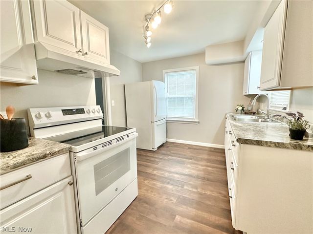 119 Adams Avenue, Cuyahoga Falls, OH 44221