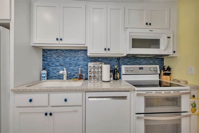 548 Oglethorpe Ave 11, St Simons Island, GA 31522