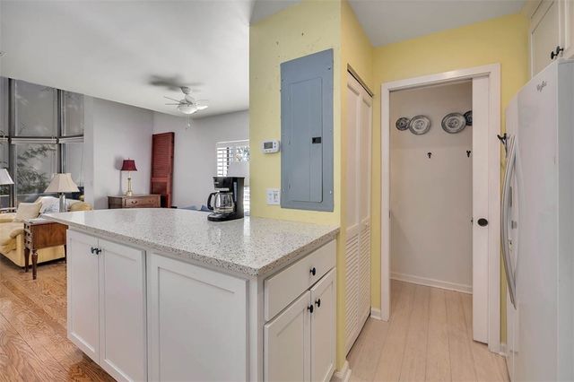 548 Oglethorpe Ave 11, St Simons Island, GA 31522