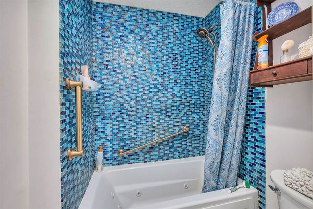 548 Oglethorpe Ave 11, St Simons Island, GA 31522