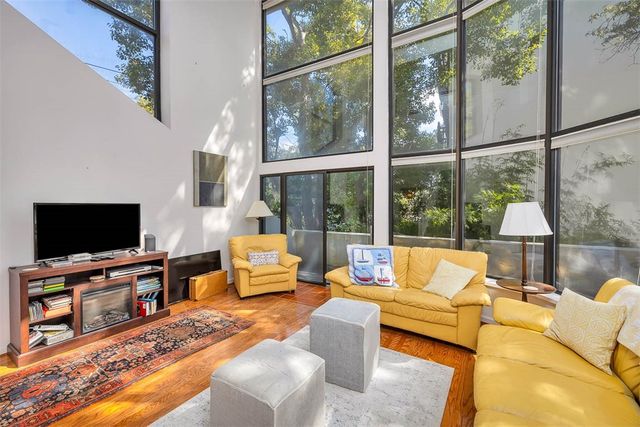 548 Oglethorpe Ave 11, St Simons Island, GA 31522