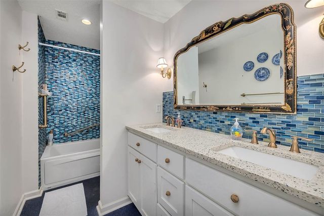 548 Oglethorpe Ave 11, St Simons Island, GA 31522