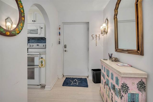 548 Oglethorpe Ave 11, St Simons Island, GA 31522