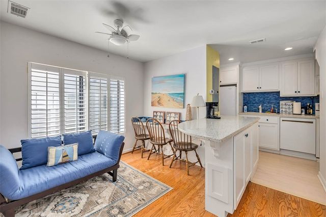 548 Oglethorpe Ave 11, St Simons Island, GA 31522