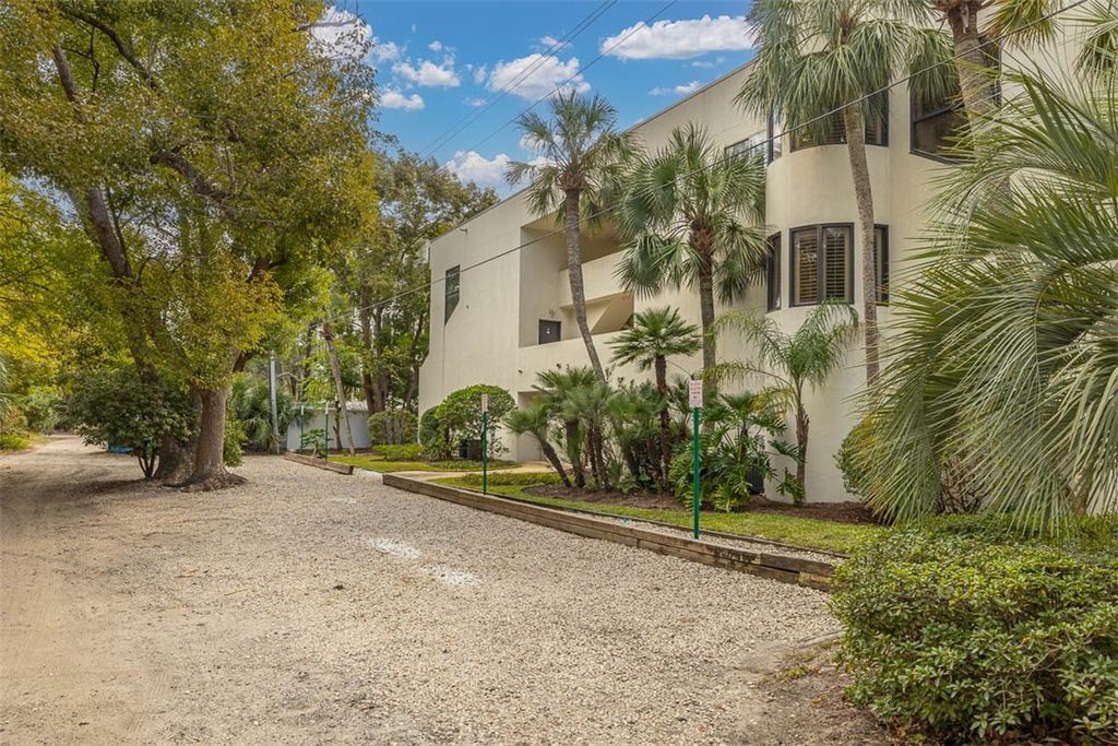 548 Oglethorpe Ave 11, St Simons Island, GA 31522