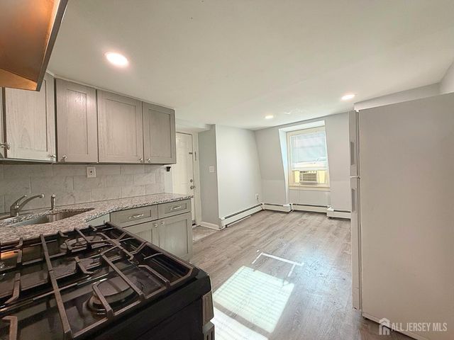 410 High Street 3, Perth Amboy, NJ 08861