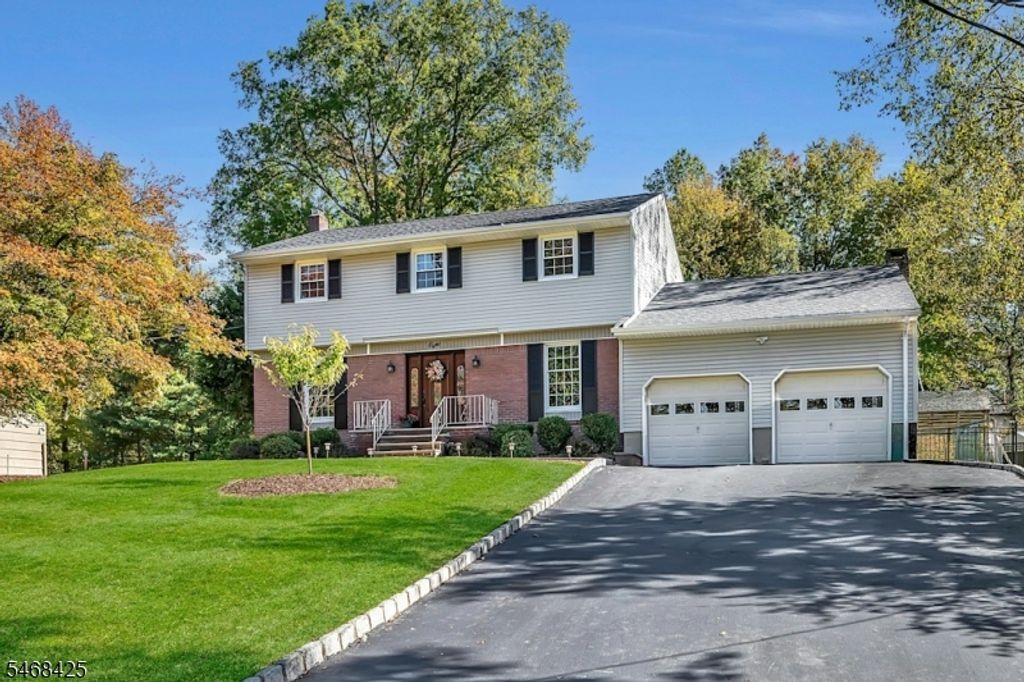8 Cedar Ln, Roseland Boro, NJ 07068 — exterior