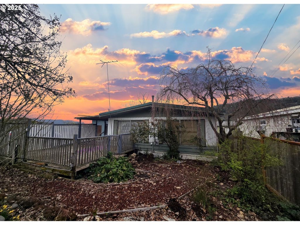 3668 JOSEPH St, Roseburg, OR 97470