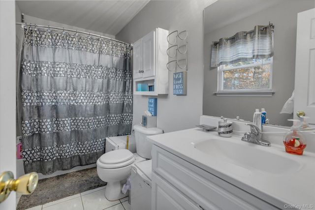 17 Ostend Circle, Shirley, NY 11967