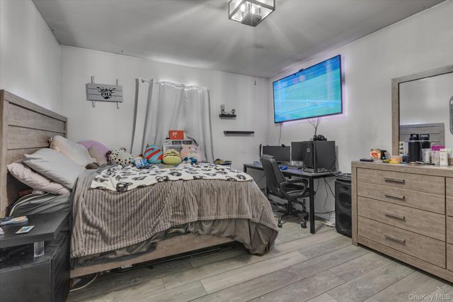 17 Ostend Circle, Shirley, NY 11967