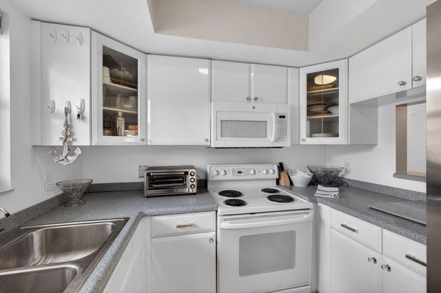 2950 SE Ocean Blvd Boulevard, Stuart, FL 34996