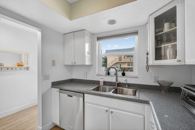 2950 SE Ocean Blvd Boulevard, Stuart, FL 34996