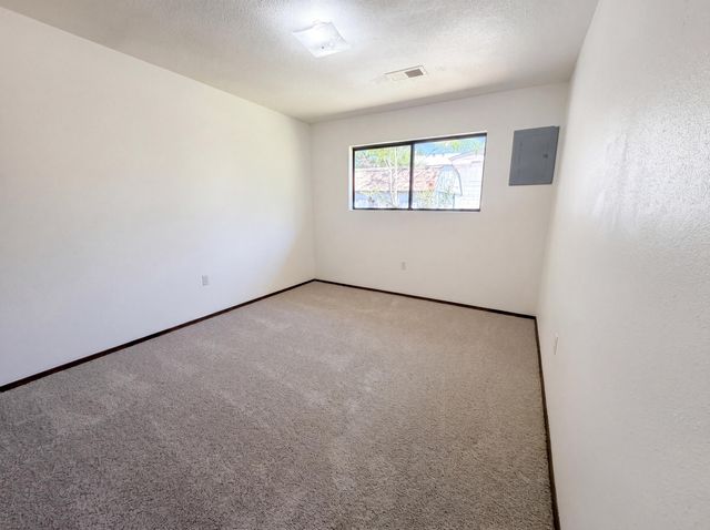 816 Omaha Street NE, Albuquerque, NM 87123