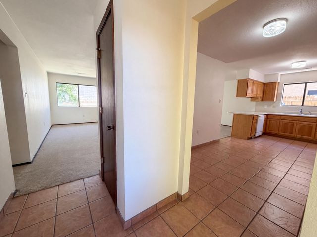 816 Omaha Street NE, Albuquerque, NM 87123