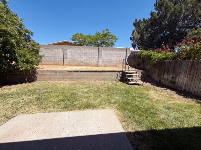 816 Omaha Street NE, Albuquerque, NM 87123