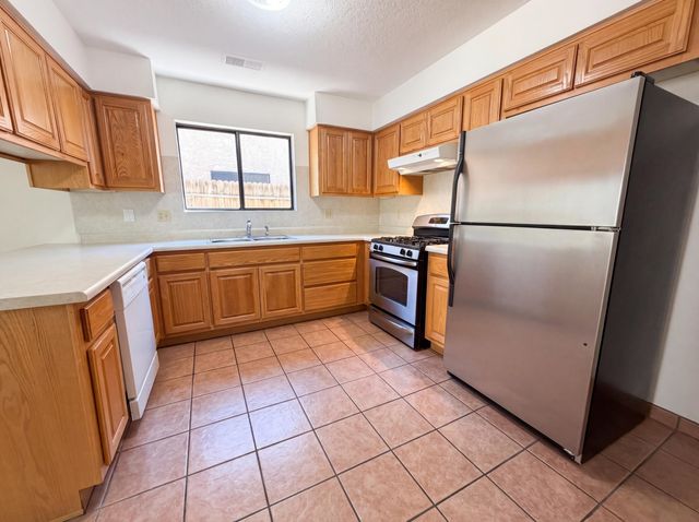 816 Omaha Street NE, Albuquerque, NM 87123