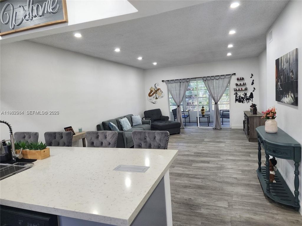 7605 NW 4th Pl 206, Margate, FL 33063