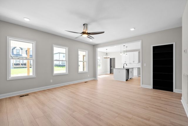 248 Bluebell Dr, Clarksville, TN 37043