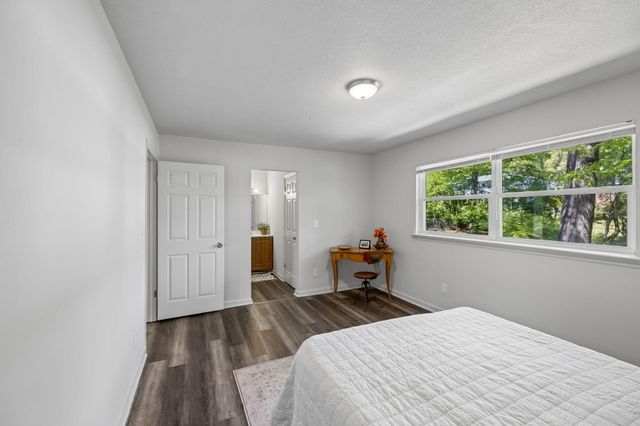 817 S Valleywood Circle, Hixson, TN 37343