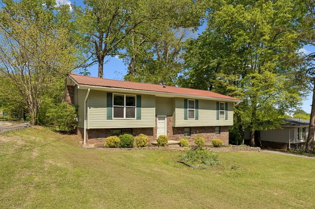 817 S Valleywood Circle, Hixson, TN 37343