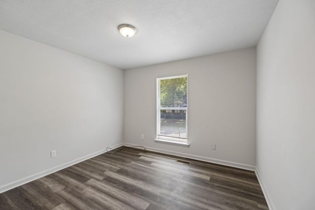 817 S Valleywood Circle, Hixson, TN 37343