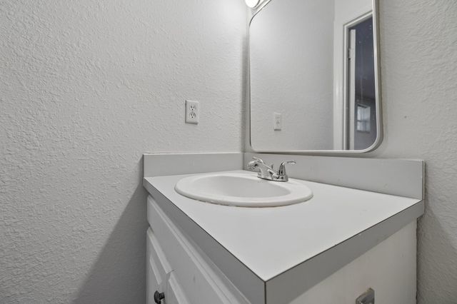 817 S Valleywood Circle, Hixson, TN 37343