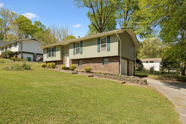 817 S Valleywood Circle, Hixson, TN 37343
