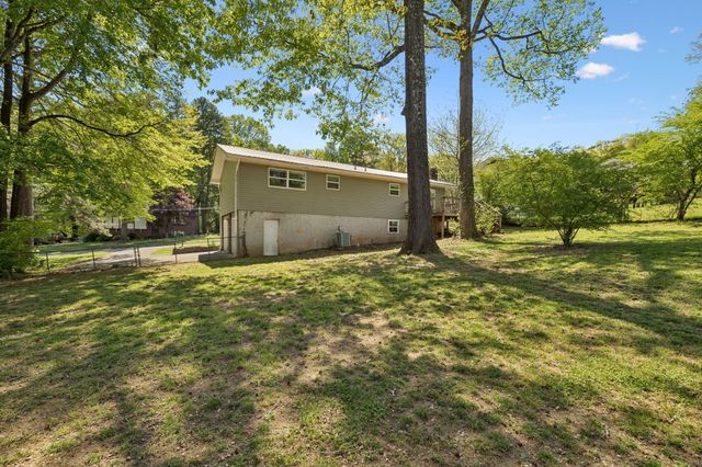 817 S Valleywood Circle, Hixson, TN 37343