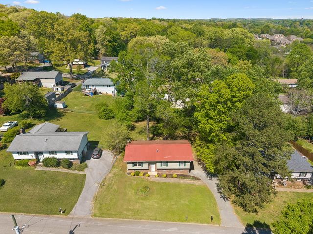 817 S Valleywood Circle, Hixson, TN 37343