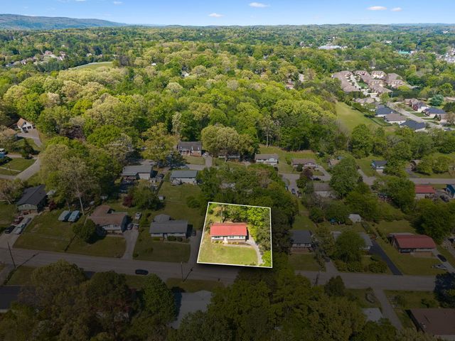 817 S Valleywood Circle, Hixson, TN 37343