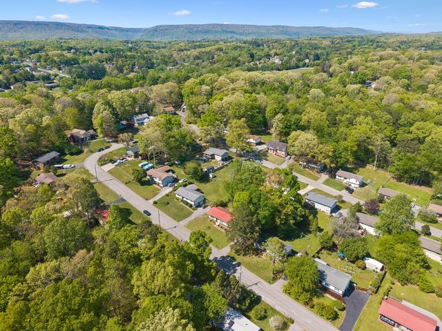 817 S Valleywood Circle, Hixson, TN 37343