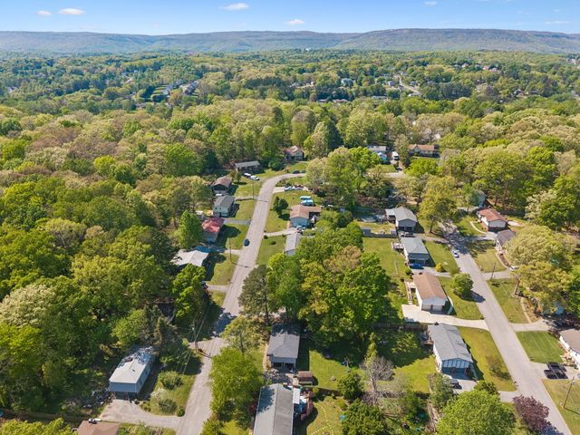 817 S Valleywood Circle, Hixson, TN 37343