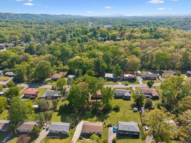 817 S Valleywood Circle, Hixson, TN 37343