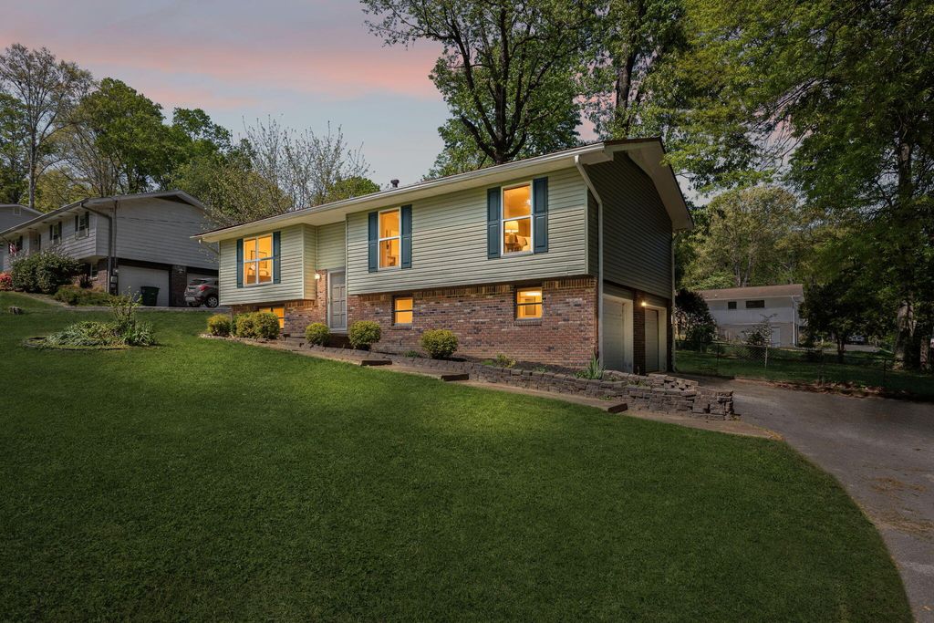 817 S Valleywood Circle, Hixson, TN 37343