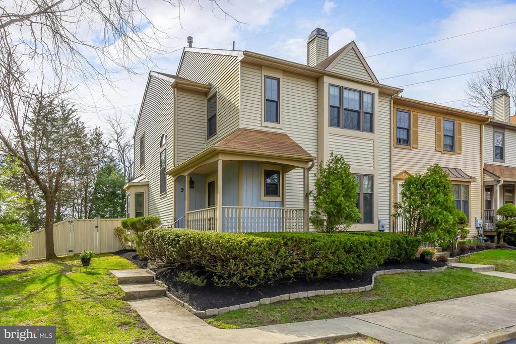 9 MERLOT CT, Marlton, NJ 08053