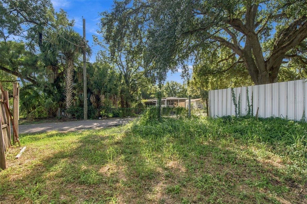 Image 4 of property listing at 4620 N 35TH STREET, Tampa, FL 33610