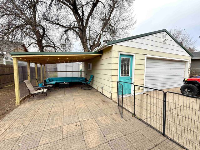 509 NW 13th St, Minot, ND 58703