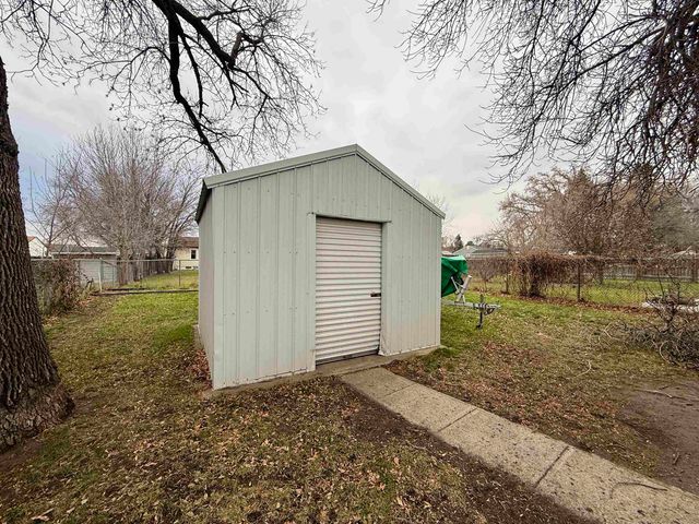 509 NW 13th St, Minot, ND 58703