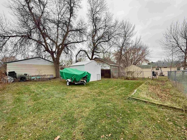 509 NW 13th St, Minot, ND 58703