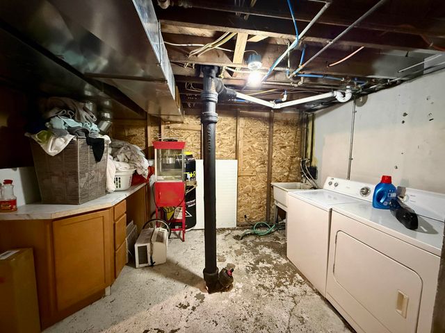 509 NW 13th St, Minot, ND 58703